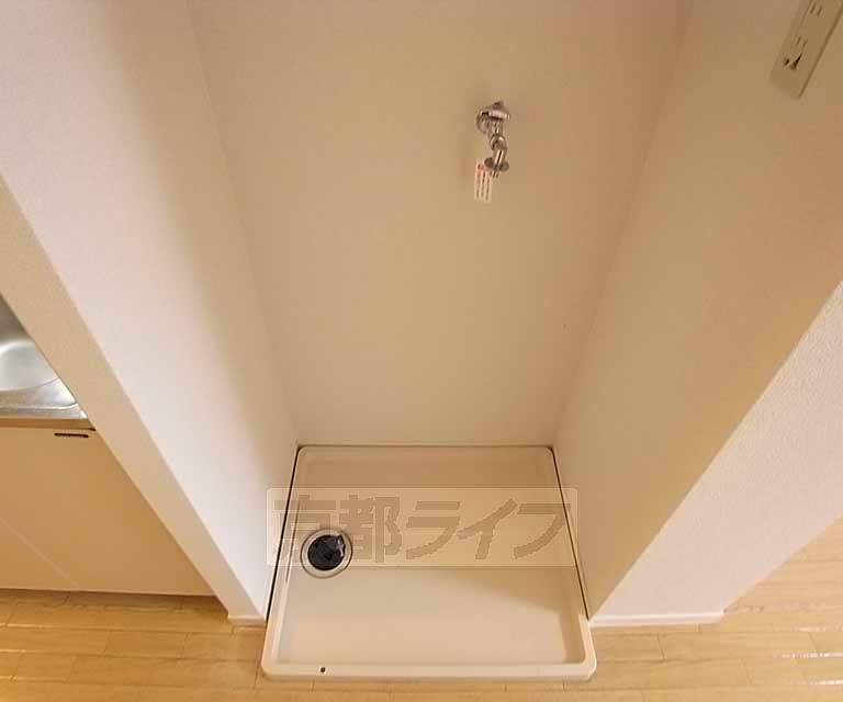 Other room space. This washing machine space.