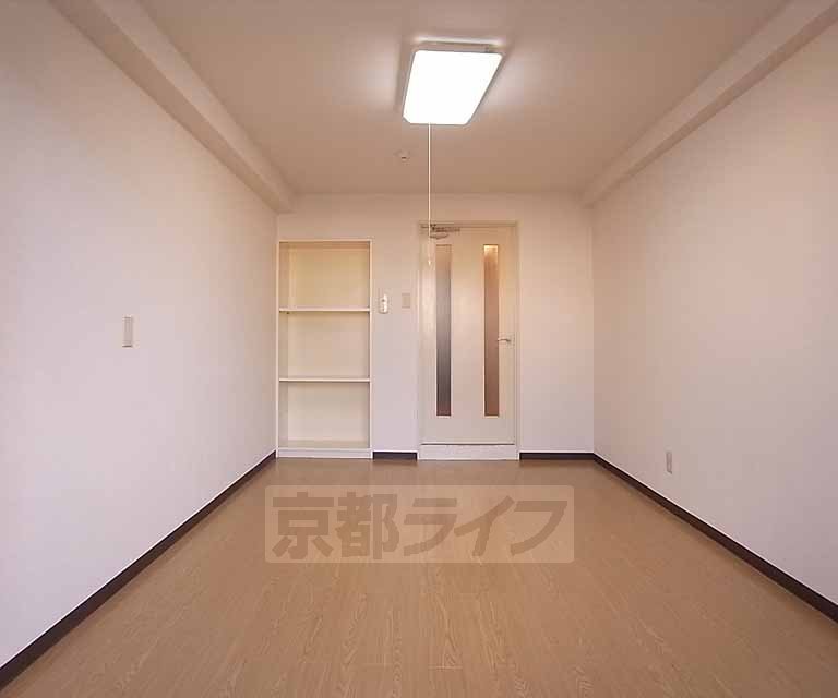 Living and room. 7 Pledge of Western-style.