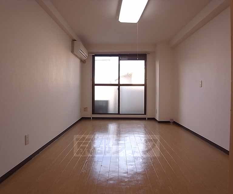 Living and room. It is east-facing room.