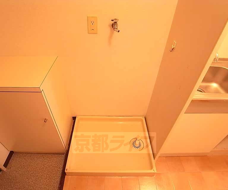 Other room space. This washing machine space.