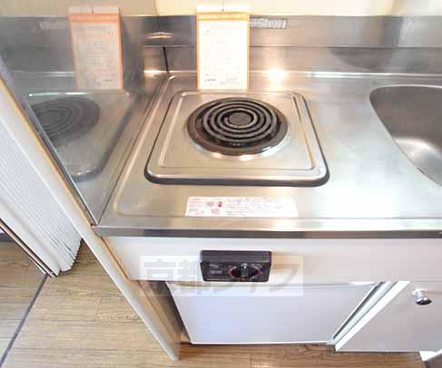 Kitchen. IH is a stove.