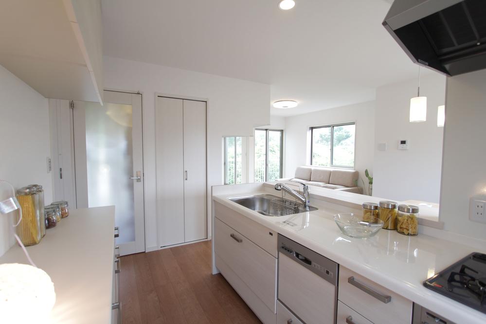 Building plan example (introspection photo). You can enjoy your food while watching the family in a living-dining.