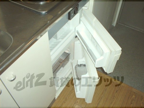 Other room space. Refrigerator yard