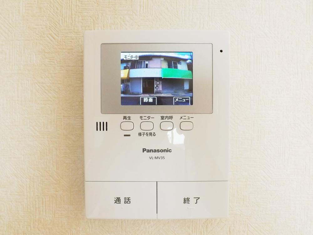 Security equipment. Adopt a color monitor intercom. Monitor featured that can check the state of the front door from the room when it becomes a little concerned about the outer. Children in the answering machine is also safe.
