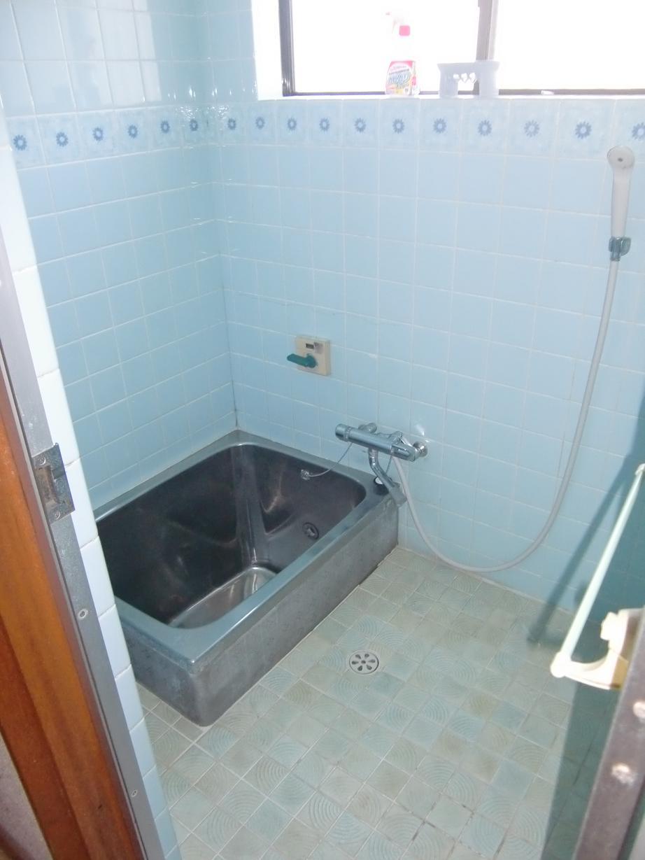 Bathroom. But is the bathroom of the conventional type, Bright is. 