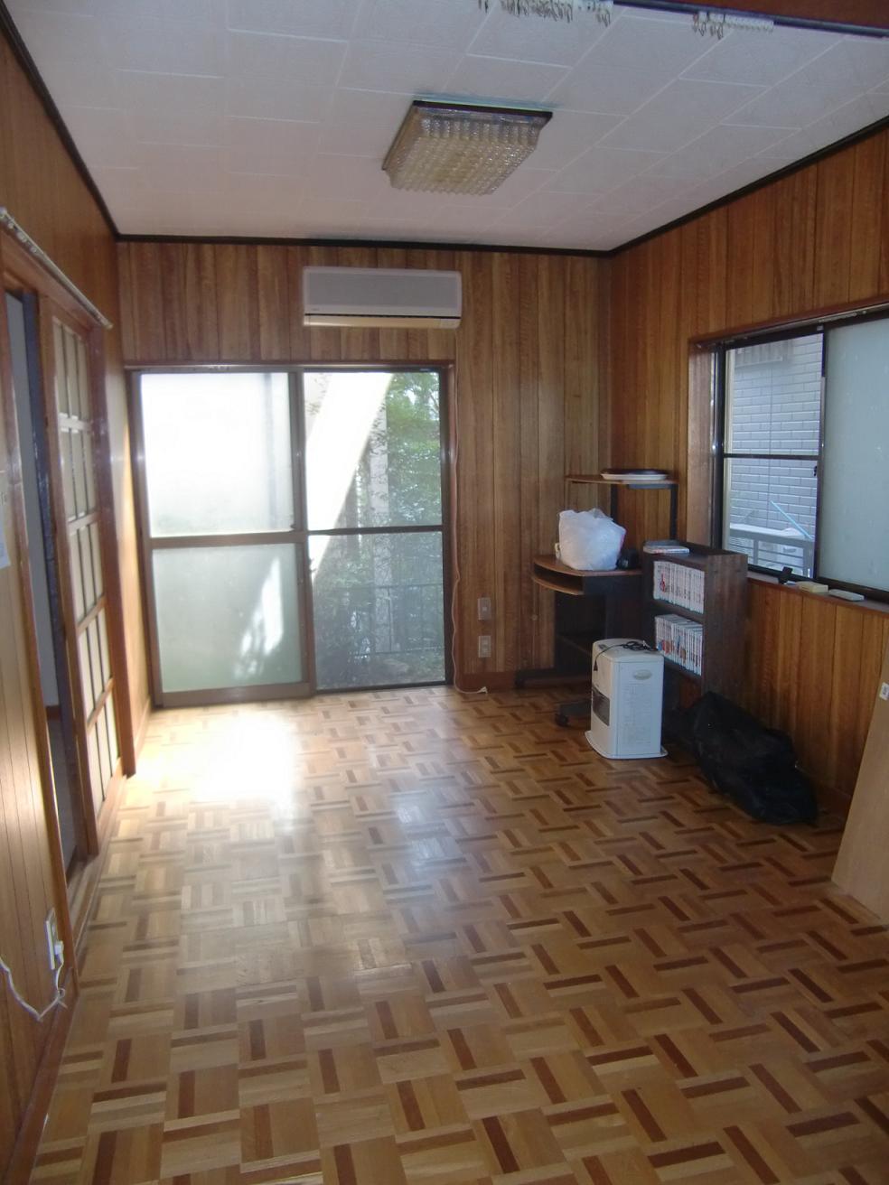 Living. DK and Western-style room and a Japanese-style room and the first floor is becoming Tsuzukiai. 