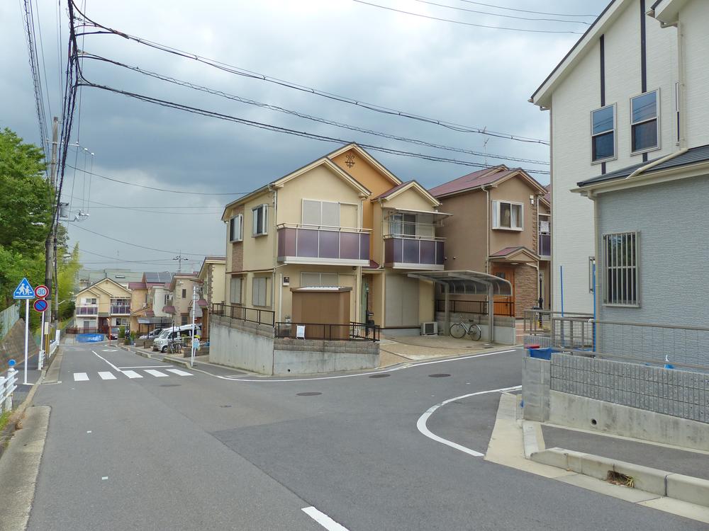 Local photos, including front road. Local shooting