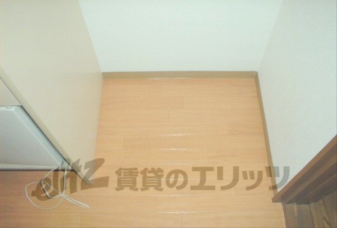 Other room space. Refrigerator yard