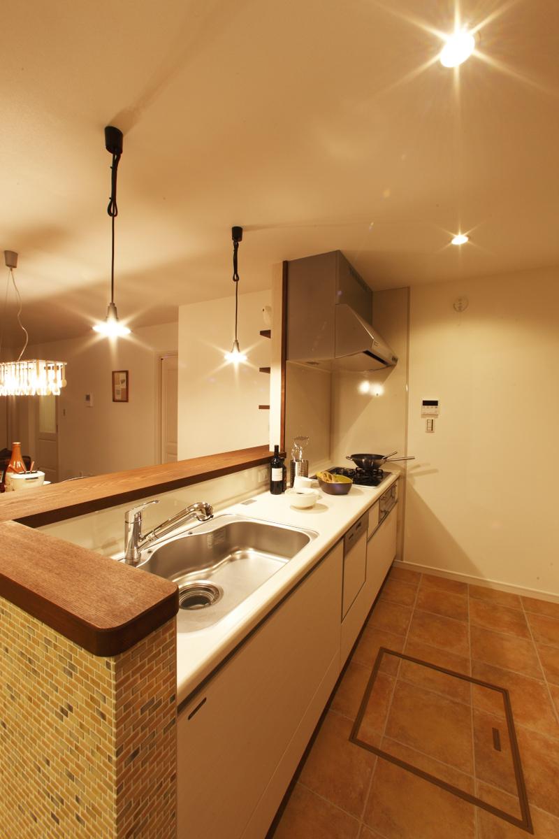 Kitchen. Japanese-style room ・ dining ・ Mom eyes designed to Mimamoreru from even the kitchen no matter where in the living children.