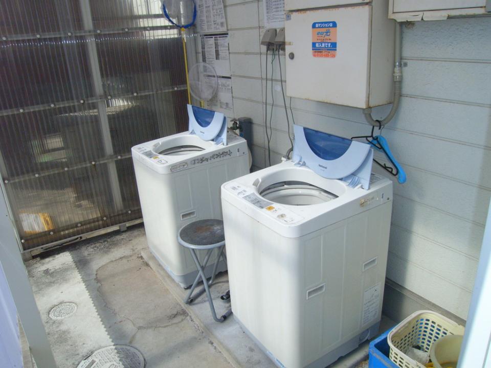 Other common areas. Free launderette! !