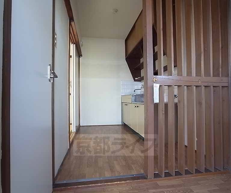 Entrance. It drifts retro atmosphere.