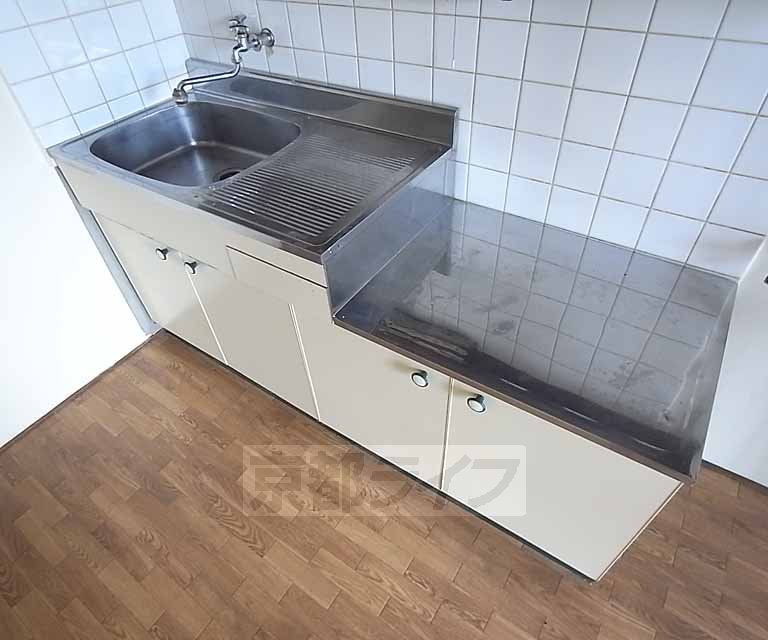 Kitchen. Spacious kitchen.