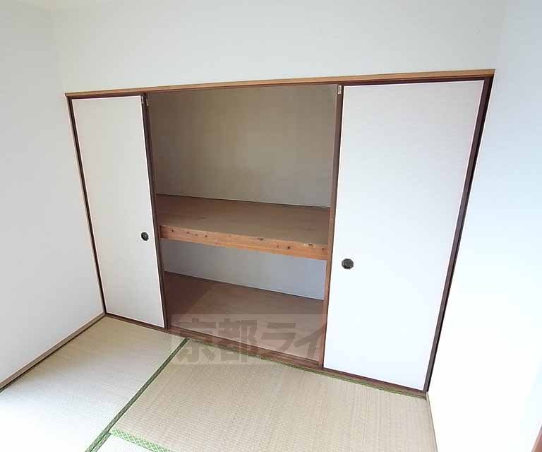 Receipt. The wall is one side storage.