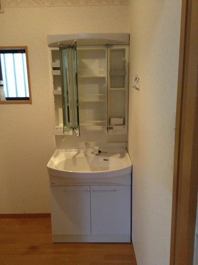 Wash basin, toilet. Indoor (09 May 2013) Shooting