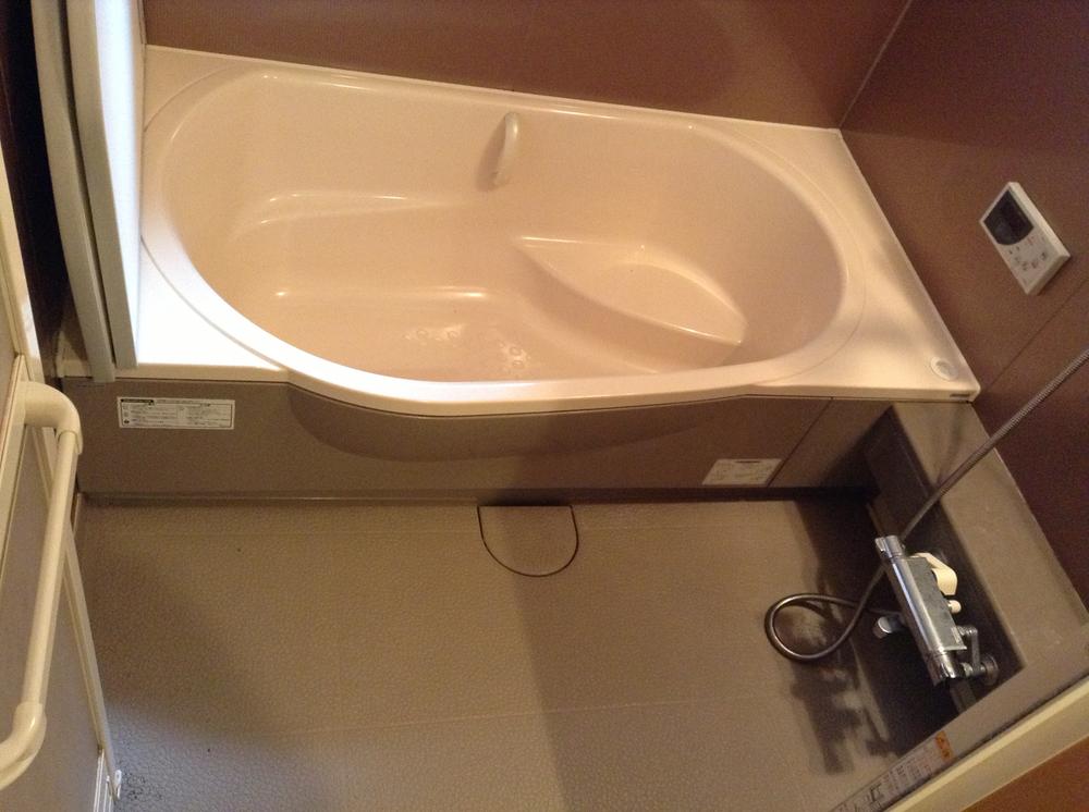 Bathroom. Indoor (09 May 2013) Shooting