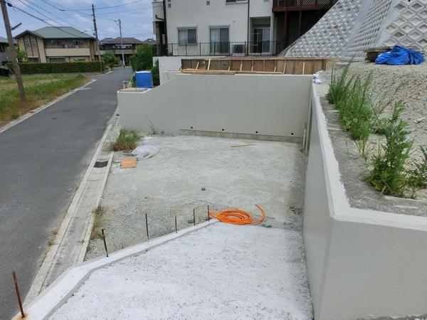 Local photos, including front road. Local (April 2013) Shooting