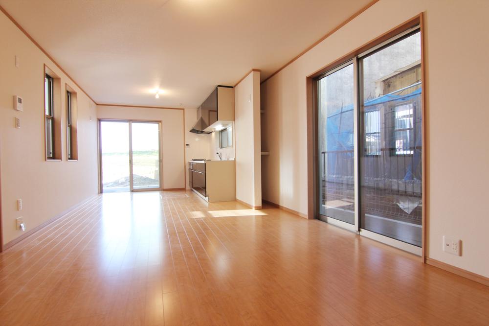 Living. ◆ Living space LDK15 Pledge. , Combined with the further adjacent to Japanese-style room 5.25 quires, In spacious space of 20 quires more than.