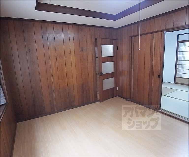 Living and room. It is the first floor Western-style.