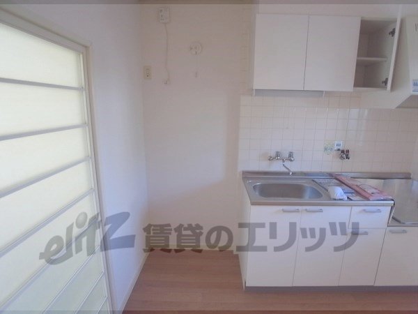 Other room space. Refrigerator yard