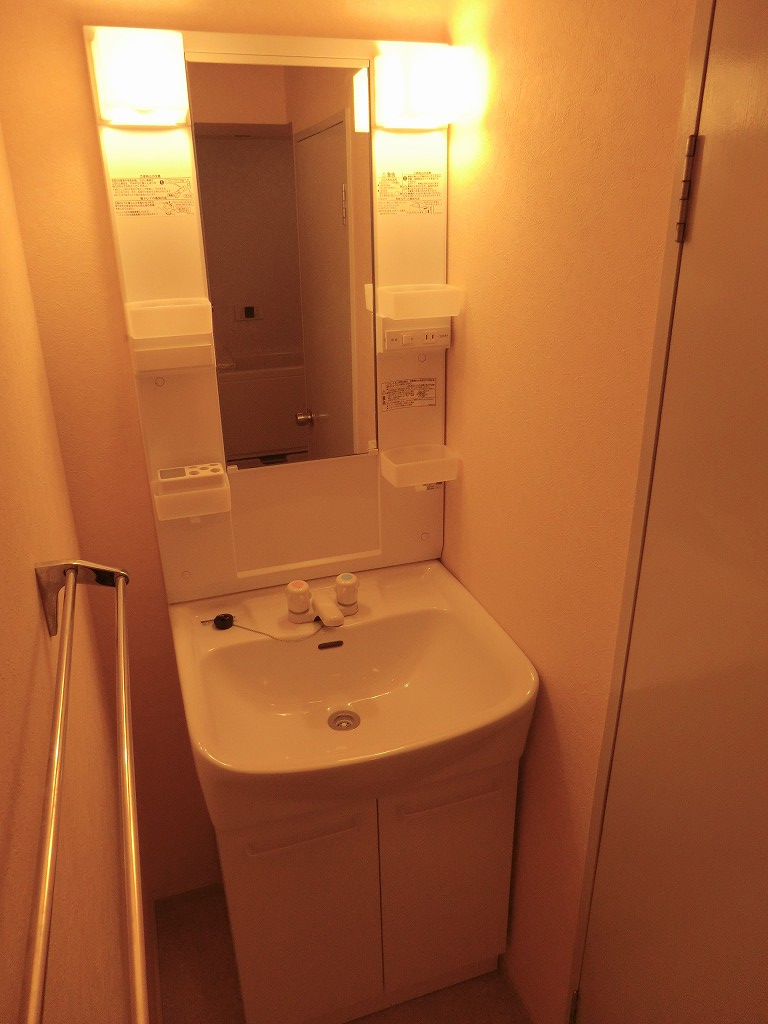 Washroom. Independent wash basin ☆