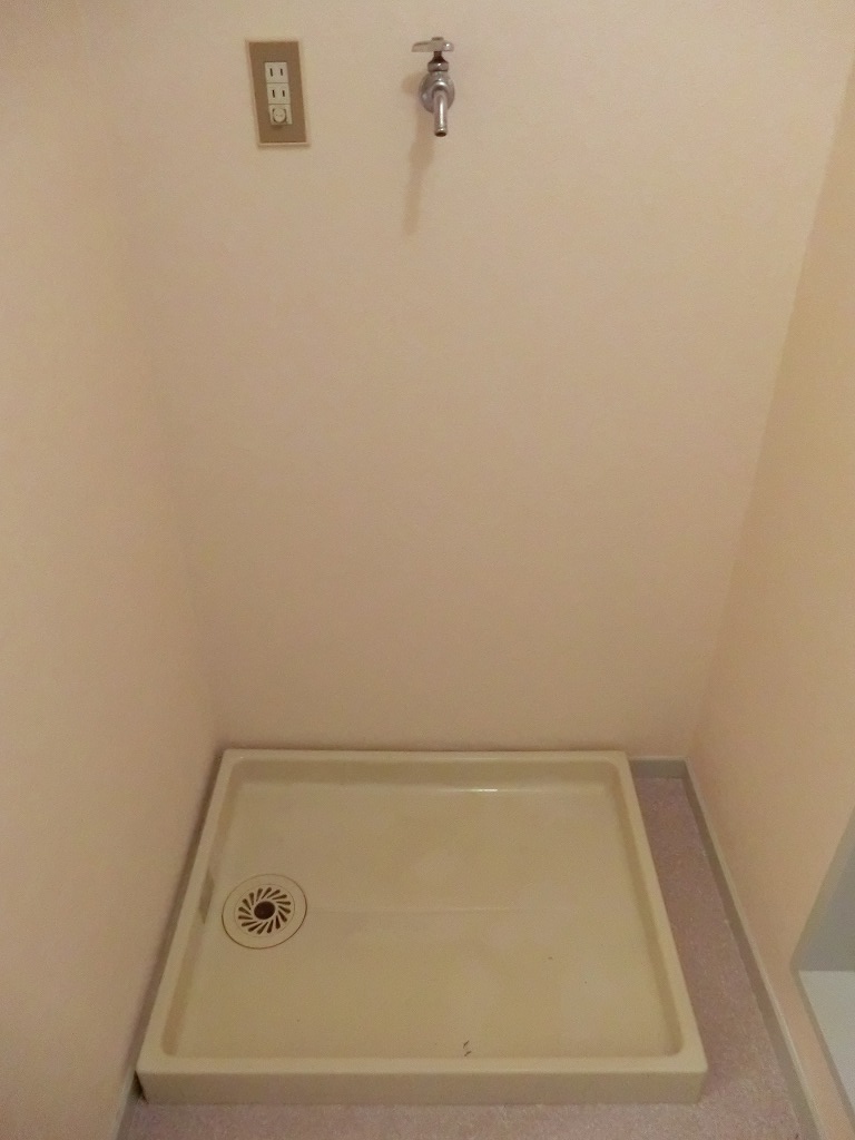 Other room space. Indoor Laundry bread