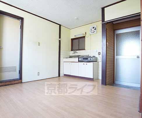 Living and room. 4.5 Pledge of is DK.