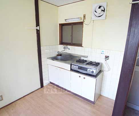 Kitchen. Kitchen which is not visible from the front door ・