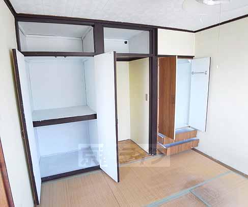 Receipt. The room is the entire one surface storage!