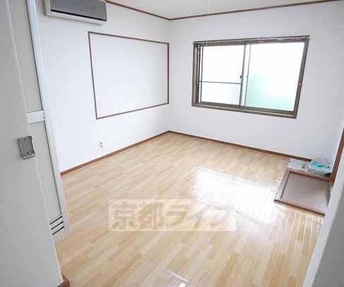 Living and room. Compact and clean rooms ・