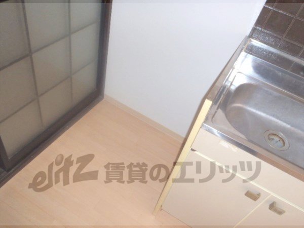 Other room space. Refrigerator yard