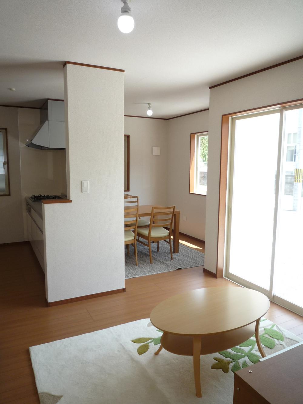 Same specifications photos (living)