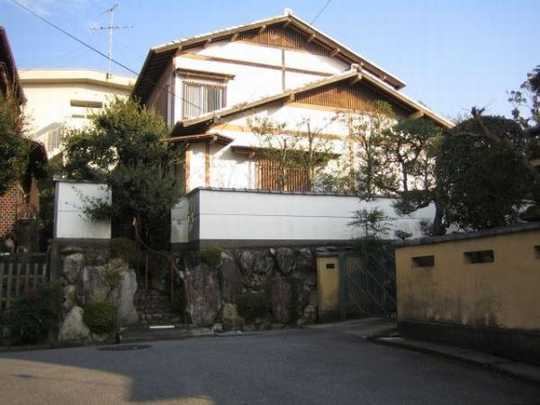 Local land photo. Shooting from property west. It is a quiet residential area.