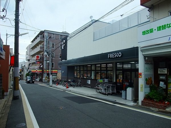 Supermarket. 20m until the fresco (super)