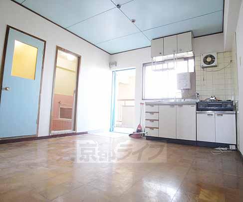 Living and room. 6 Pledge of is DK.