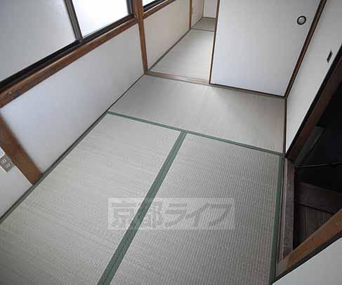 Living and room. The second floor is well bright day.