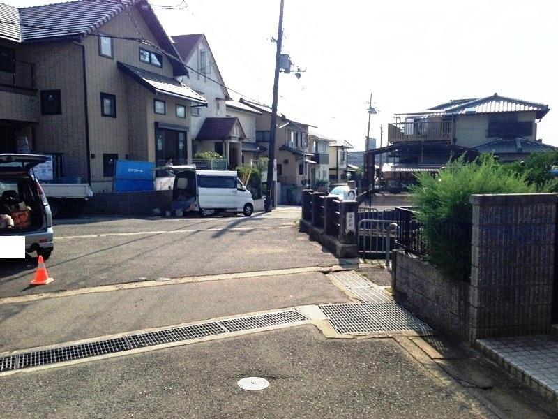 View photos from the dwelling unit. Local photos, including front road