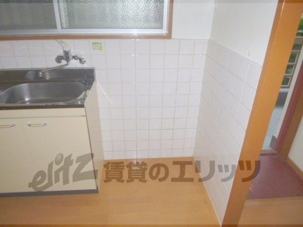 Other room space. Refrigerator yard