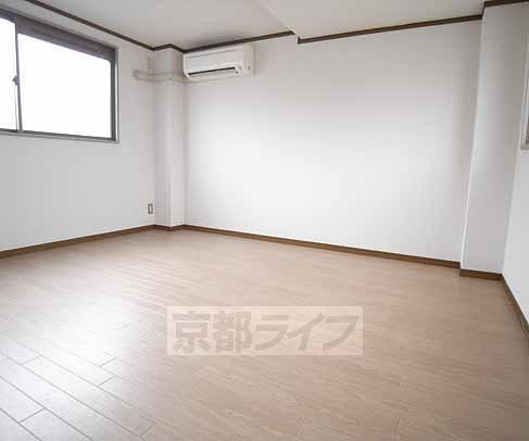 Living and room. Surprisingly wide! Studio is.