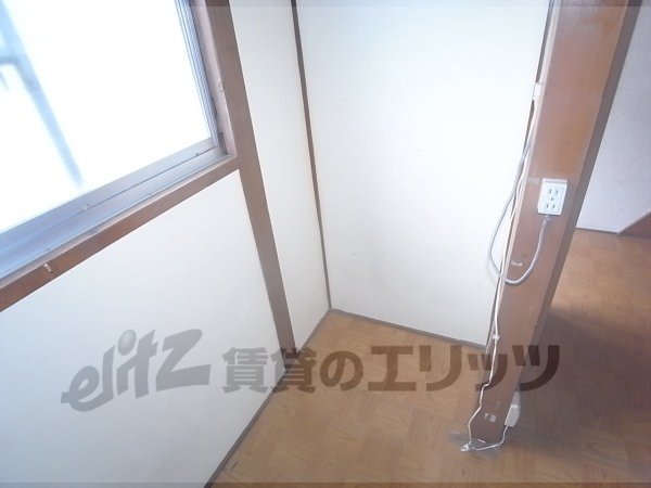 Other room space. Refrigerator yard