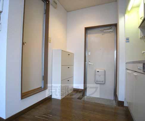 Entrance. It comes with a shoe box next to