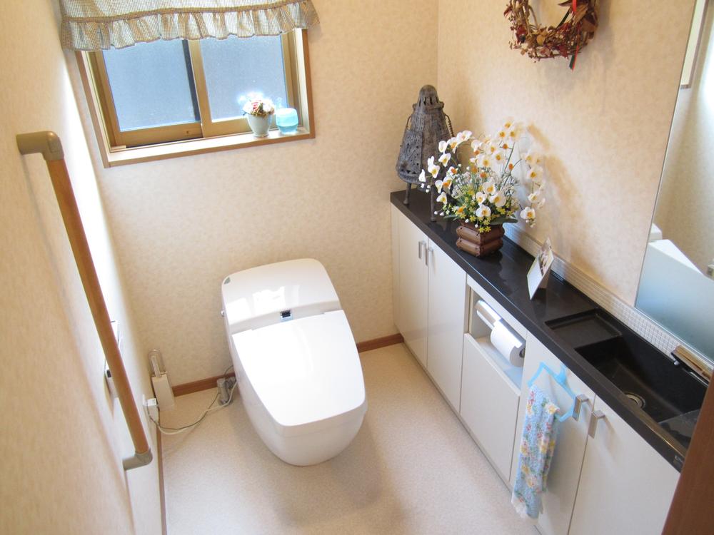 Toilet. First floor toilet (May 2013) Shooting