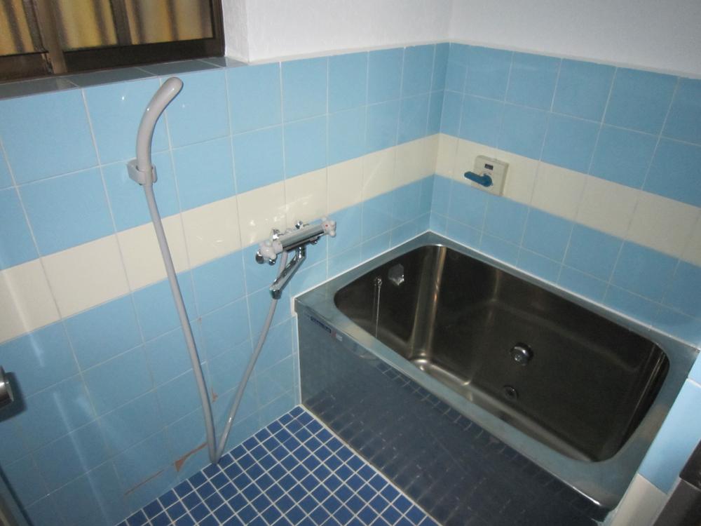 Bathroom. Indoor (June 2010) Shooting