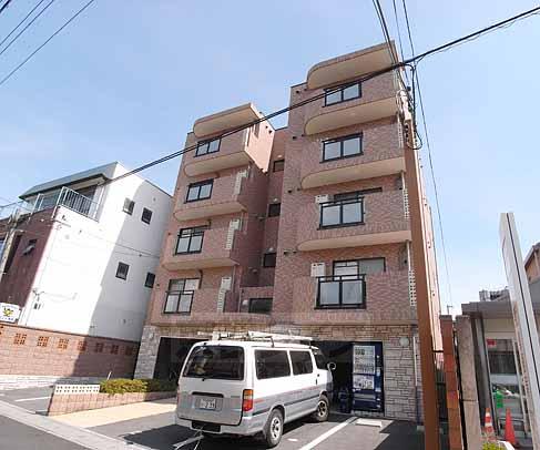 Building appearance. Dawn and large apartment ・