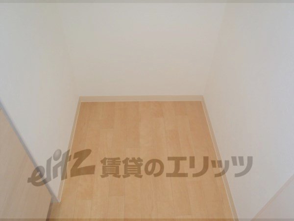 Other room space. Refrigerator yard