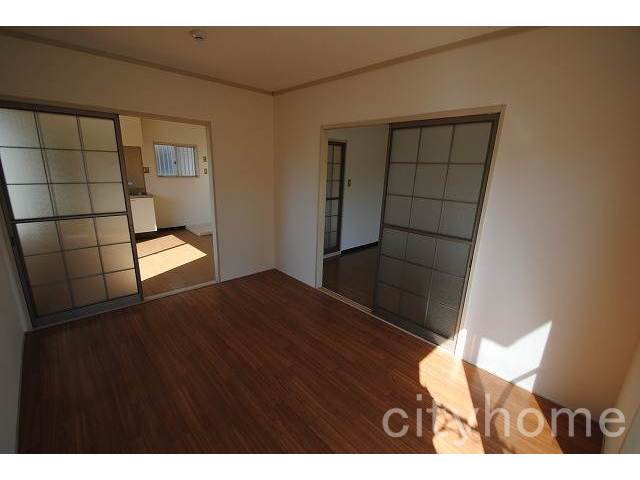 Living and room. Entrance