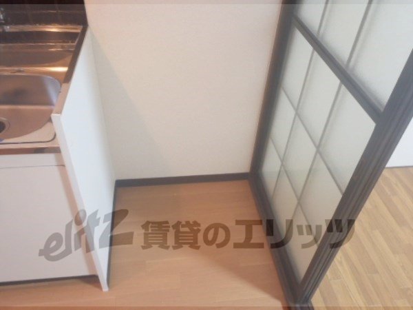 Other room space. Refrigerator yard