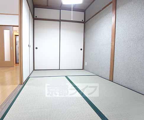 Living and room. Do unwind in the Japanese-style room.