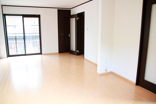 Same specifications photos (living). Same specifications photos (living) There Pledge 18.87 Living! 