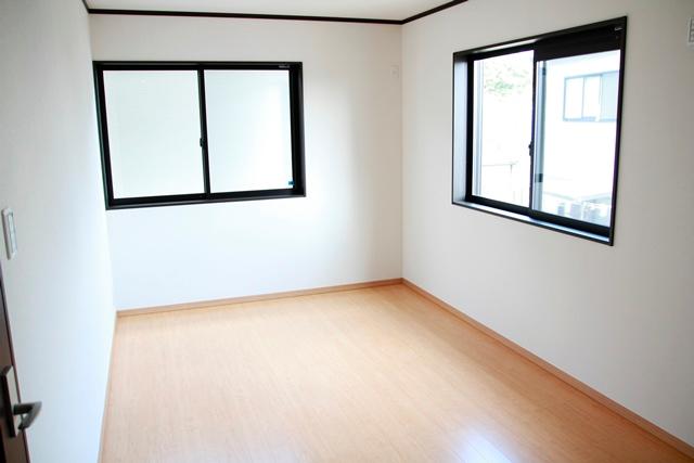 Same specifications photos (Other introspection). Same specifications photo (Western-style introspection)