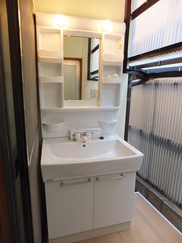 Wash basin, toilet. Indoor (June 2013) Shooting